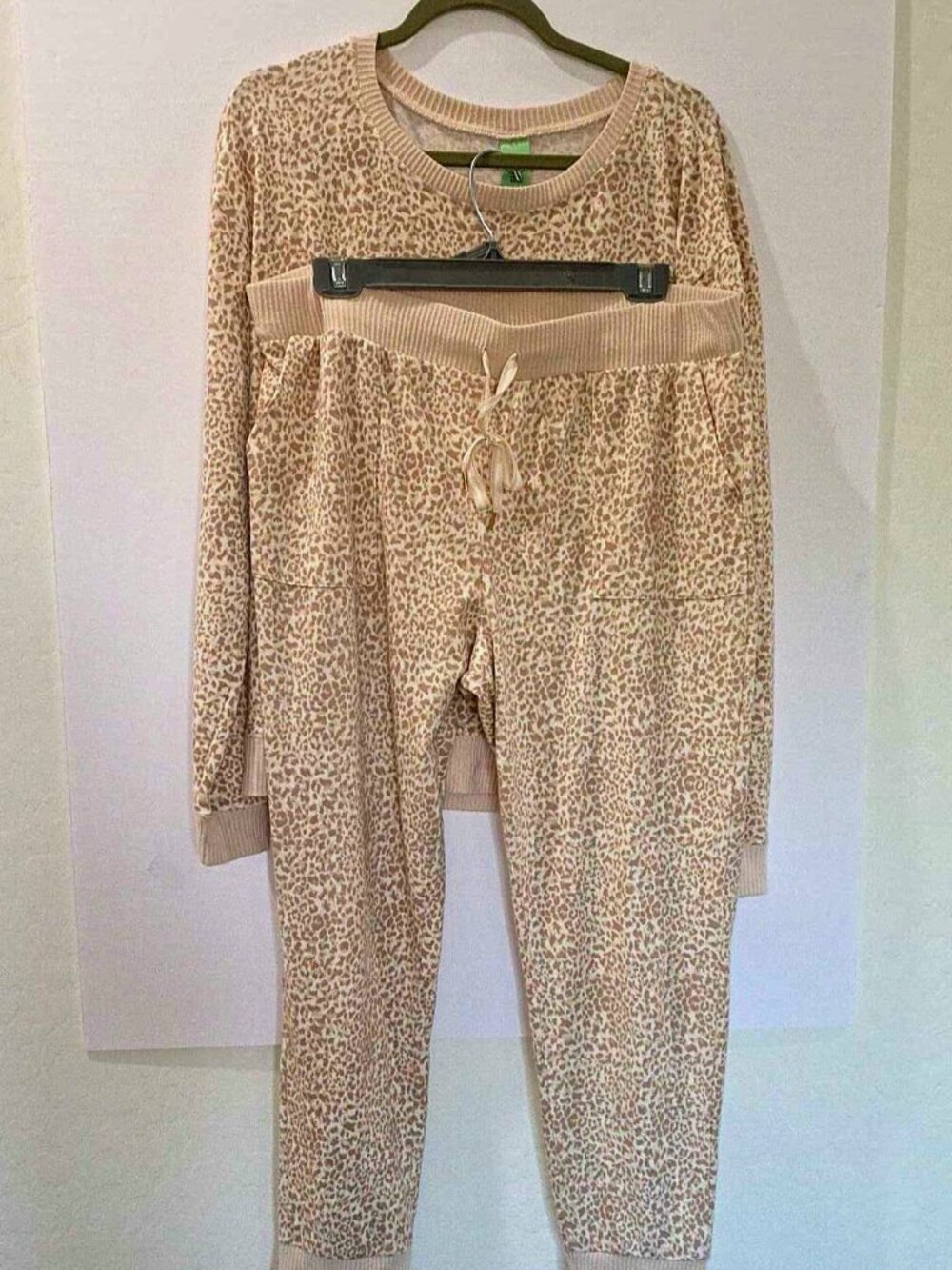 Honeydew Intimates Star Seeker Lunge Pajama Set XL Natural Leopard Jogger.